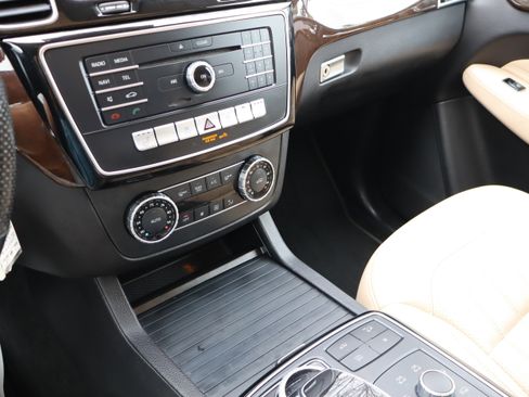 Used 2019 Mercedes-Benz GLS 450 4MATIC image 21