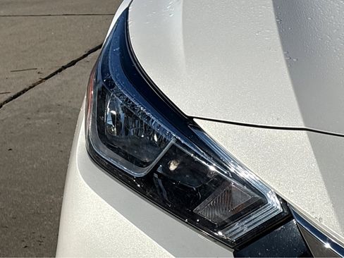 Certified 2022 Nissan Versa SV image 21