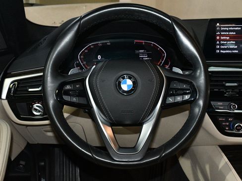 Used 2020 BMW 530i w/ Premium Package RWD image 23