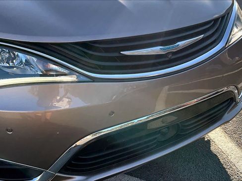 Used 2018 Chrysler Pacifica Limited w/ Advanced Safetytec Group image 30