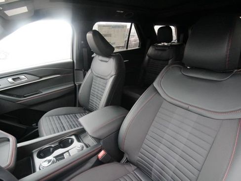 New 2026 Ford Explorer ST-Line w/ ST-Line Street Pack image 18