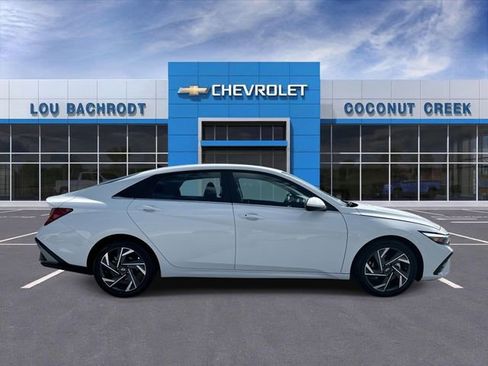 Used 2025 Hyundai Elantra SEL image 9