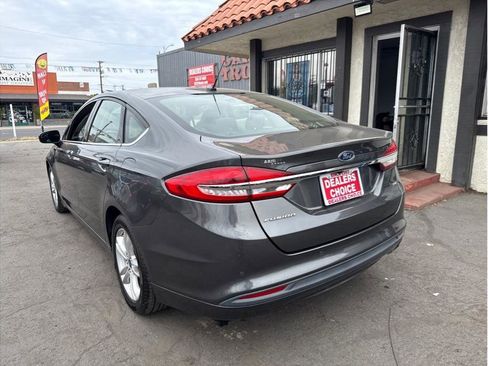 Used 2018 Ford Fusion SE w/ Fusion SE Technology Package FWD image 11