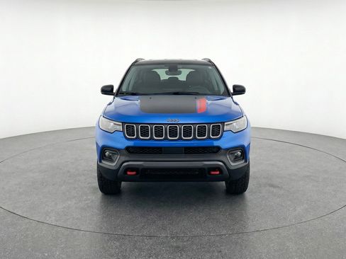 Used 2025 Jeep Compass Trailhawk image 2