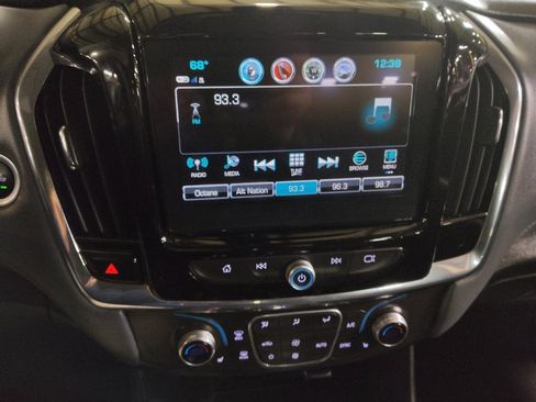 Used 2018 Chevrolet Traverse LT FWD image 25