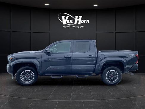 Used 2025 Toyota Tacoma TRD Sport w/ TRD Sport Upgrade Package image 13