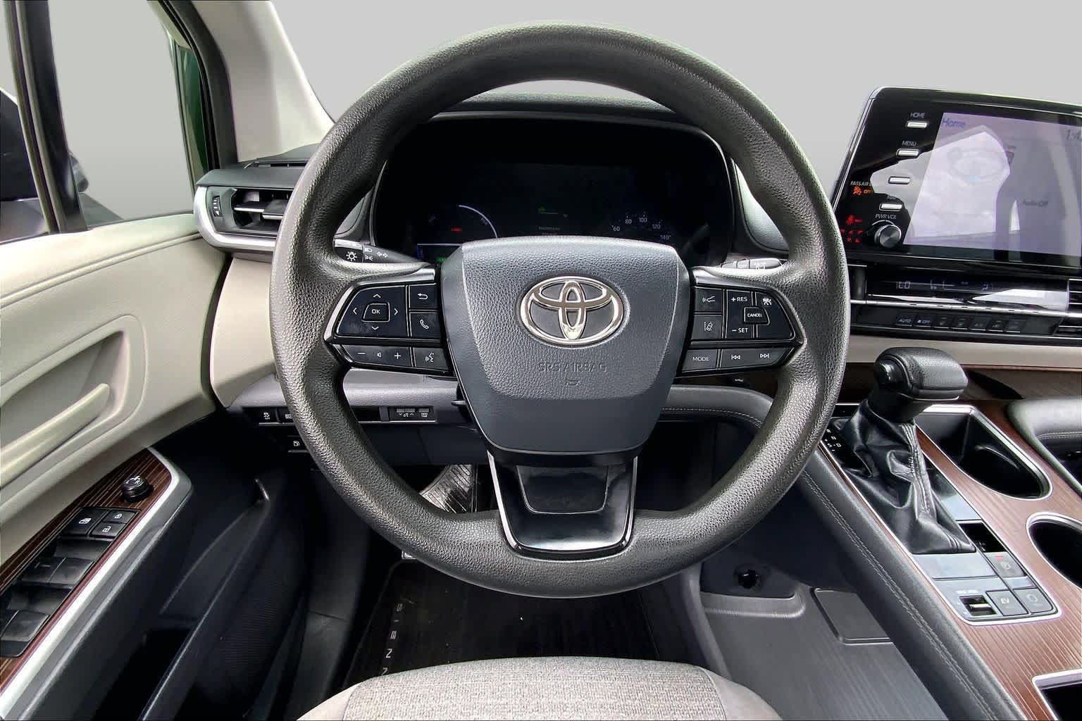 Used 2022 Toyota Sienna LE FWD image 5