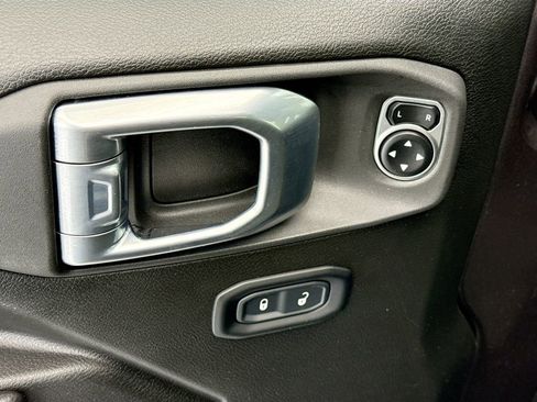 Used 2024 Jeep Wrangler Unlimited Rubicon AWD/4WD image 21