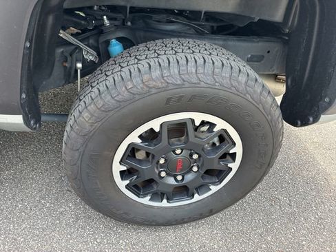 Used 2025 Toyota Tacoma TRD Off-Road w/ TRD Off Road Upgrade Package AWD/4WD image 11