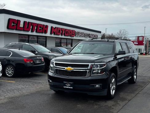 Used 2015 Chevrolet Suburban LT image 1