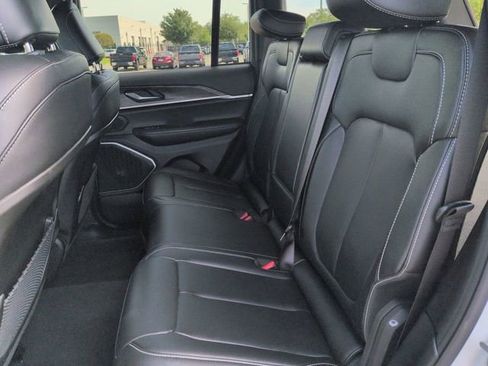 Used 2025 Jeep Grand Cherokee Limited w/ Black Appearance Package RWD image 14