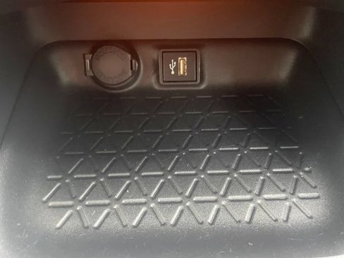Used 2024 Toyota RAV4 LE AWD/4WD image 18