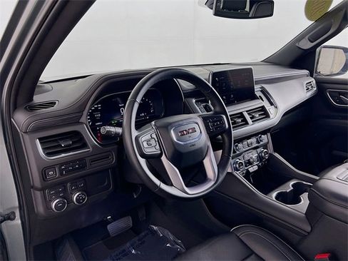 Used 2024 GMC Yukon SLT image 37
