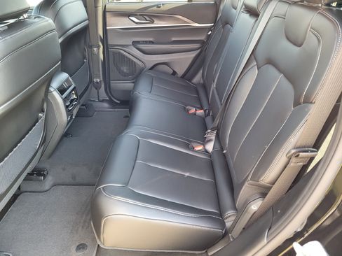 New 2025 Jeep Grand Cherokee Limited w/ Luxury Tech Group II image 11