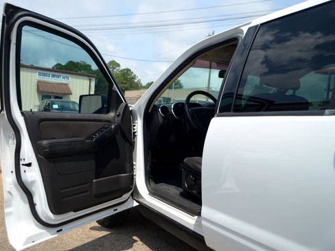 Used 2010 Ford Explorer XLT image 15