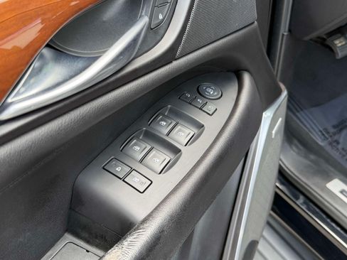 Used 2019 Cadillac Escalade ESV Luxury AWD/4WD image 19