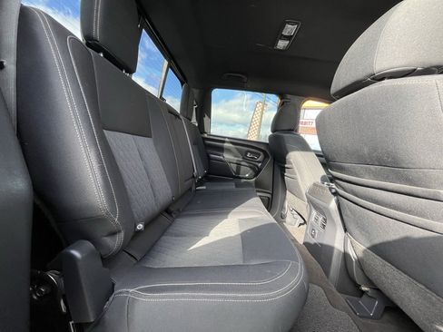 Used 2018 Nissan Titan SV w/ SV Convenience Package image 18