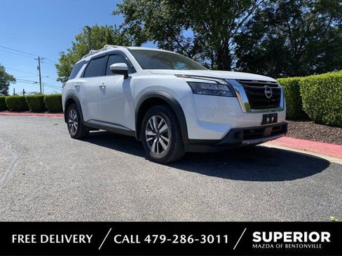 Used 2025 Nissan Pathfinder SL AWD/4WD image 1