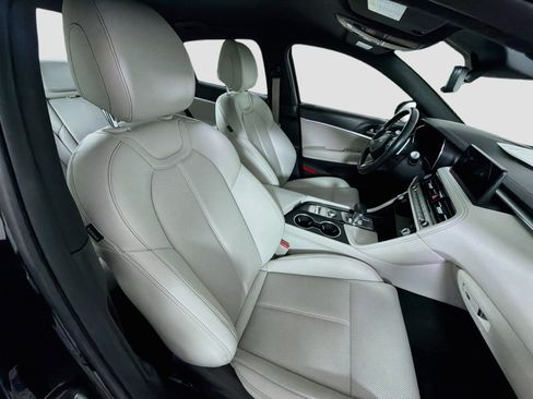 Used 2025 Genesis G70 2.5T RWD image 30