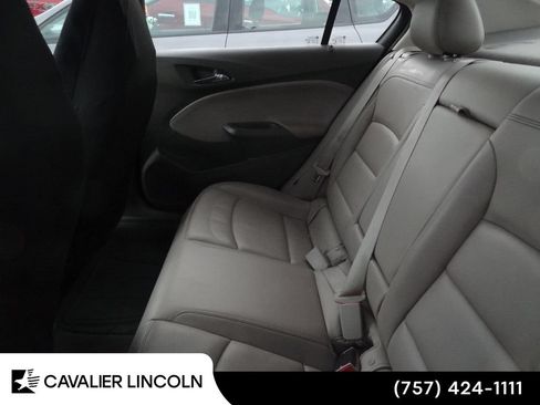Used 2018 Chevrolet Cruze Premier FWD image 8