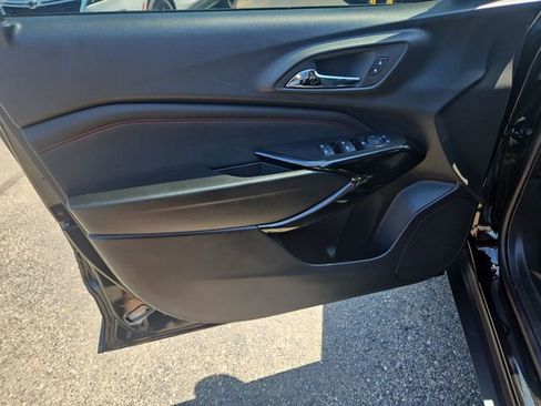 Used 2025 Chevrolet Trax RS FWD image 10