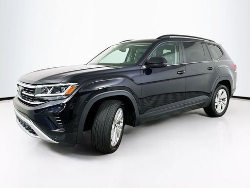 Used 2023 Volkswagen Atlas SE w/ Panoramic Sunroof Package FWD image 2