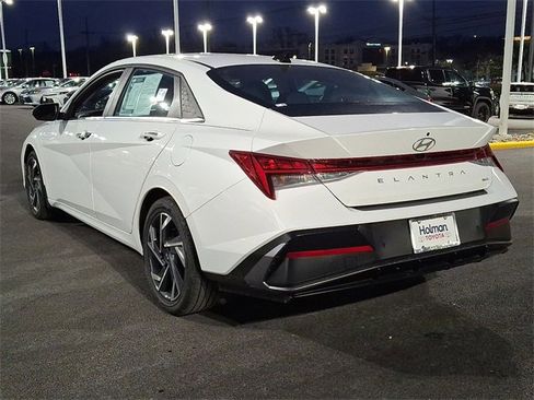 Used 2024 Hyundai Elantra Limited image 5