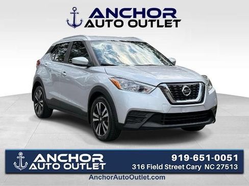Used 2019 Nissan Kicks SV FWD image 1