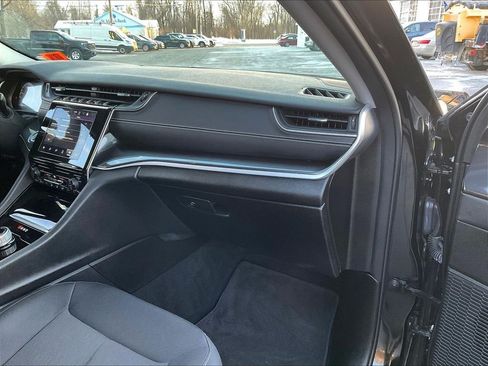 Used 2023 Jeep Grand Cherokee Laredo AWD/4WD image 13