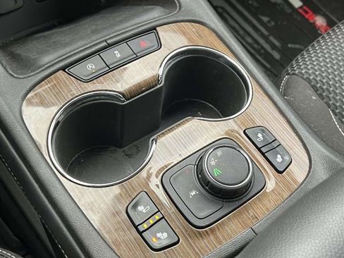 Certified 2023 GMC Acadia SLE w/ Driver Convenience Package image 27