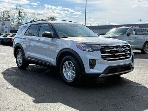 Certified 2026 Ford Explorer Active w/ Active Comfort Package RWD image 2