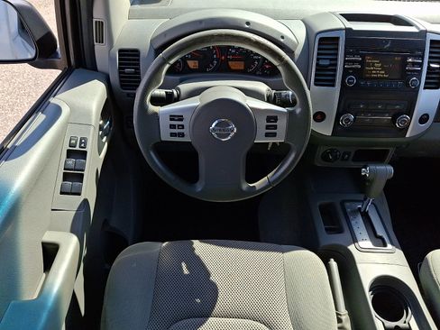 Used 2013 Nissan Frontier SV AWD/4WD image 11