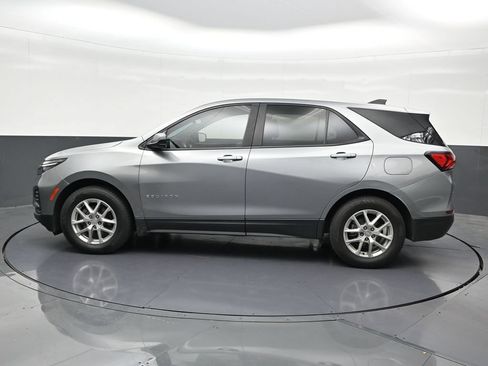 Used 2023 Chevrolet Equinox LS w/ LS Convenience Package FWD image 2