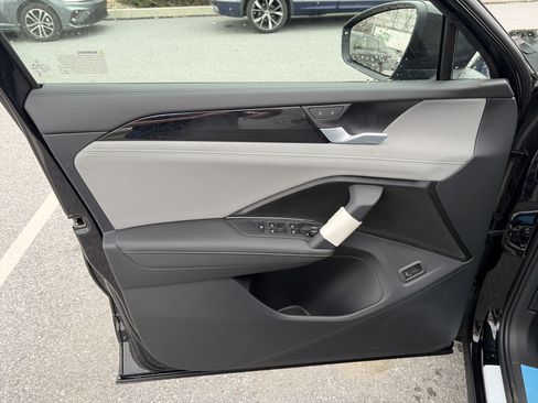 New 2026 Volkswagen Tiguan SE R-Line image 9