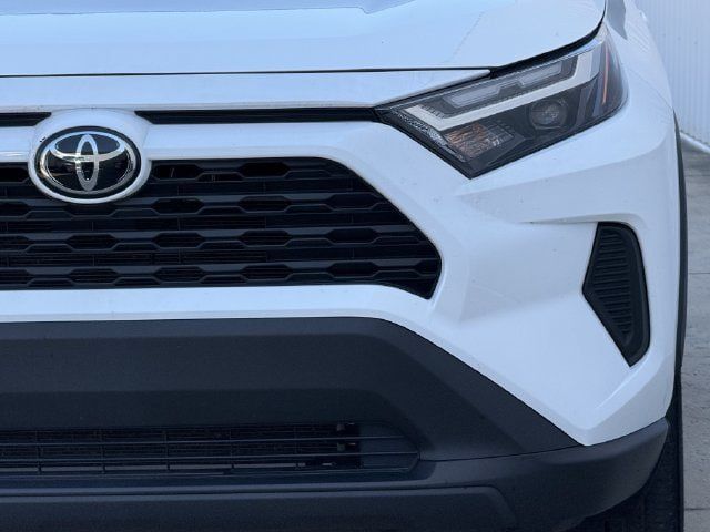 Used 2025 Toyota RAV4 XLE FWD image 9