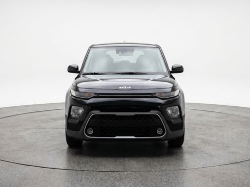 Used 2025 Kia Soul LX w/ LX Technology Package image 2