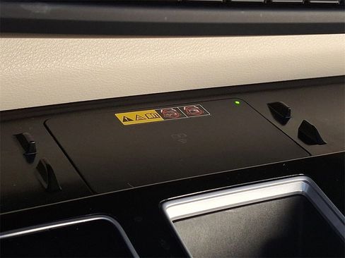 Certified 2025 Toyota Sienna Limited image 25