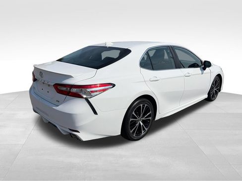 Used 2020 Toyota Camry SE FWD image 5