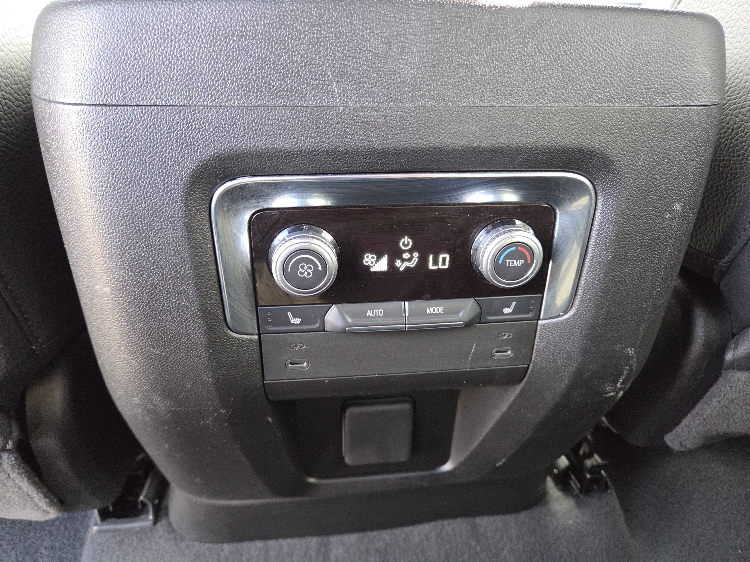 Used 2025 GMC Yukon Denali AWD/4WD image 33