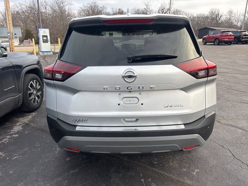 Used 2021 Nissan Rogue SV image 4