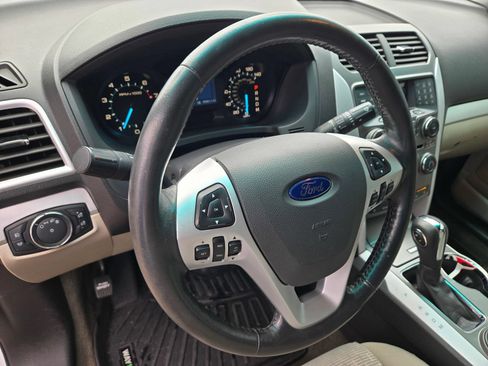 Used 2015 Ford Explorer XLT FWD image 9