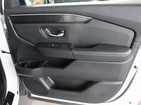 Used 2025 Honda Pilot Elite image 43