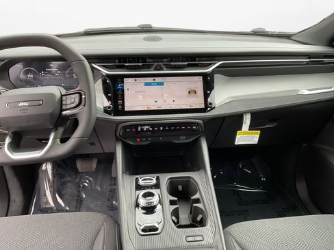 New 2026 Jeep Cherokee Laredo image 11