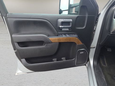 Used 2018 Chevrolet Silverado 1500 LTZ w/ LTZ Plus Package image 33