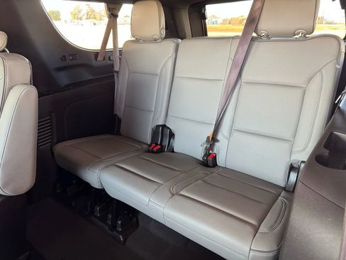 Used 2021 GMC Yukon XL SLT w/ Rear Media and Nav Package image 21