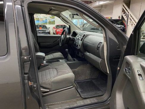 Used 2010 Nissan Frontier SE w/ SE Value Truck Pkg image 16