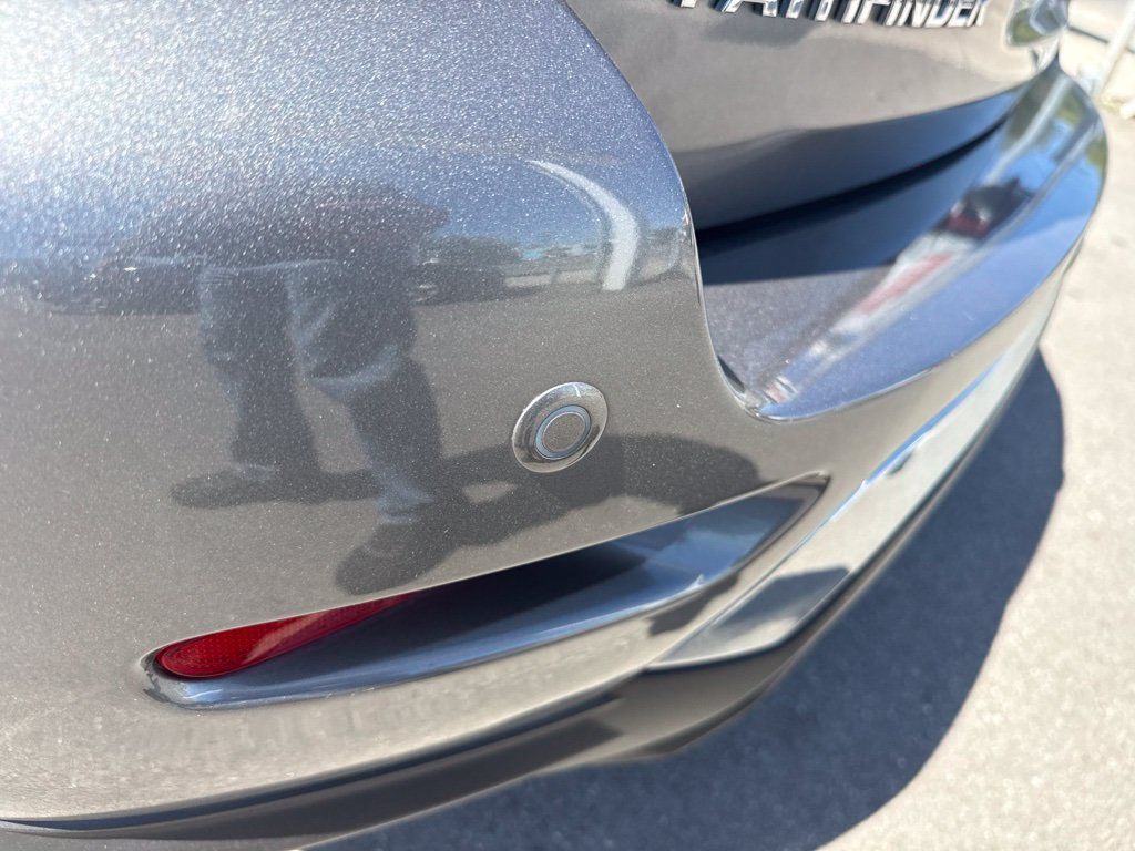 Used 2020 Nissan Pathfinder S AWD/4WD image 8