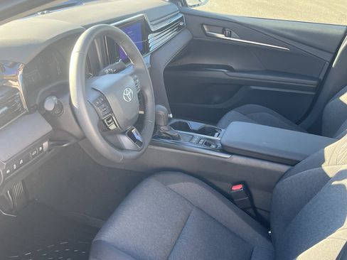 Used 2025 Toyota Camry LE w/ Convenience Package image 9