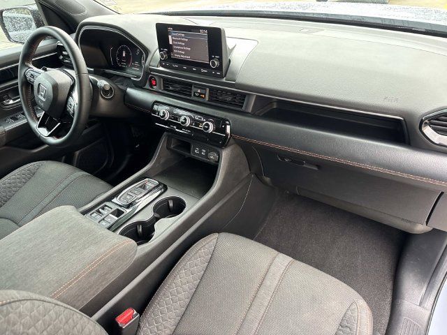Used 2025 Honda Pilot Sport image 13