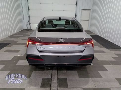 Used 2024 Hyundai Elantra SEL w/ Convenience Package FWD image 3